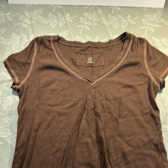 Ladies Gap T-Shirt. - Picture 2 of 6